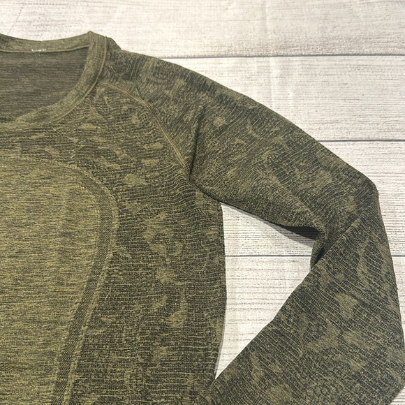 🍋Women’s Lululemon Swiftly Tech Long Sleeve Crew size 6🍋black/brave olive - Picture 3 of 16